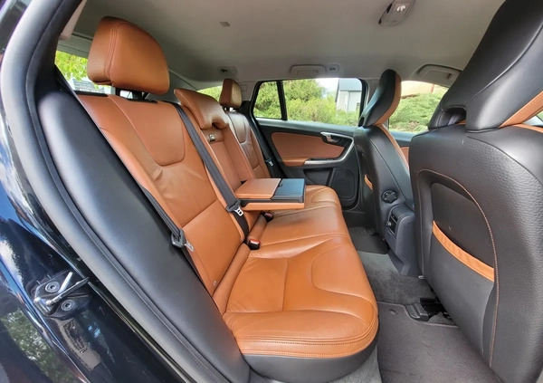 Volvo V60 cena 29800 przebieg: 254000, rok produkcji 2011 z Opoczno małe 436